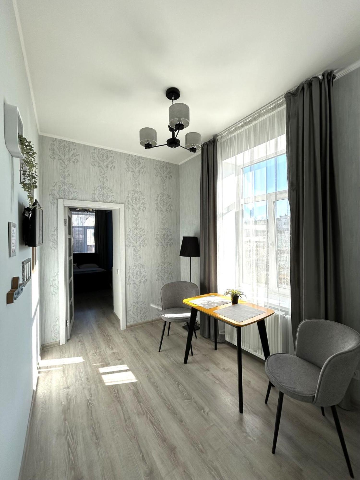 Romantic Apartment In The Сity Сenter Lviv Ngoại thất bức ảnh